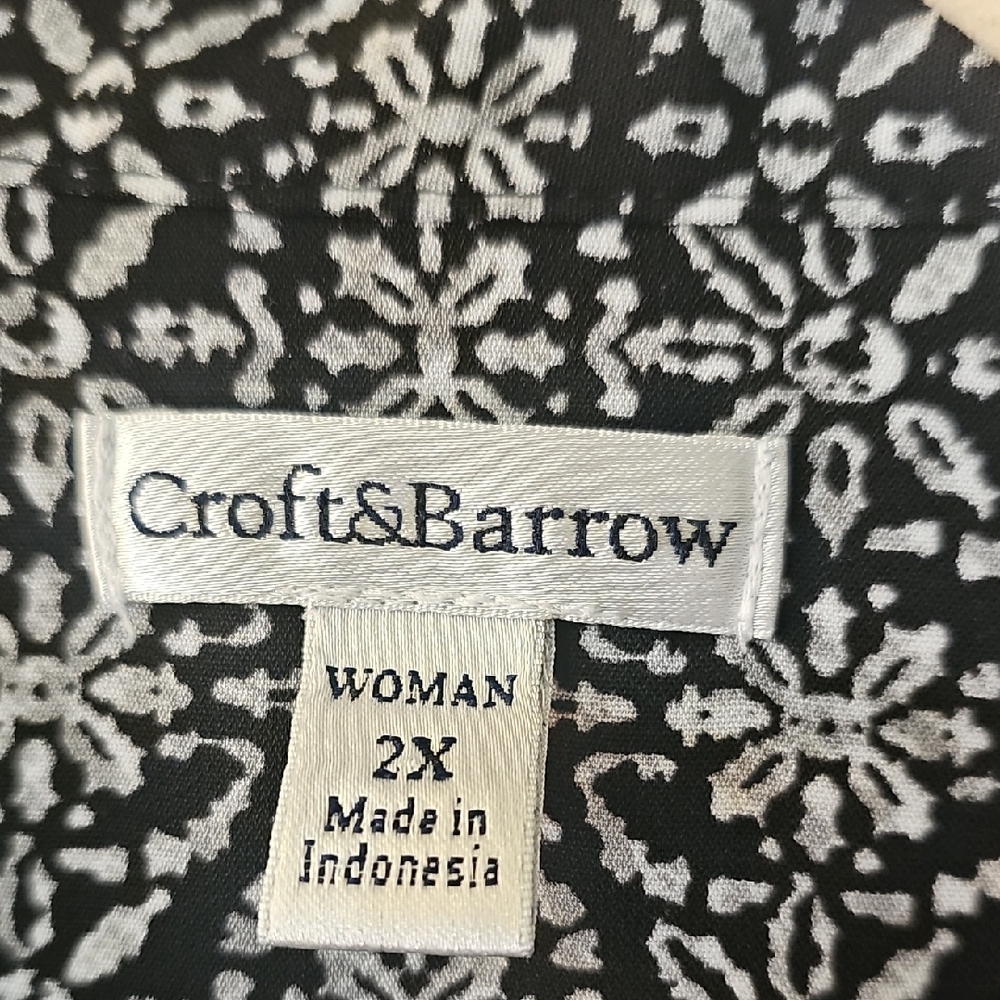 Croft & Barrow Monochrome Floral Blouse - Picture 2 of 11